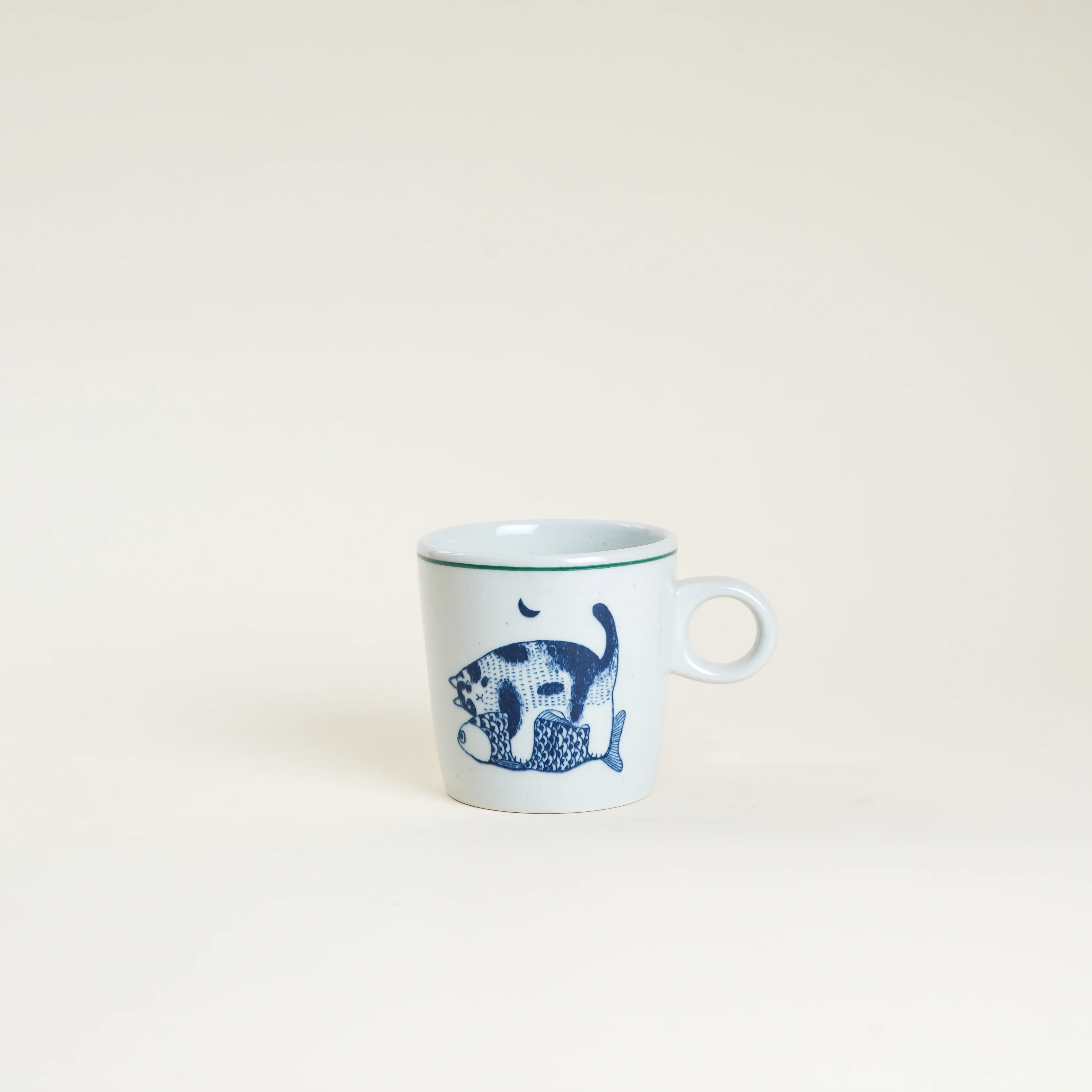 10 oz Yeogi-Damki Hand-Painted Mug - Cat & Fish