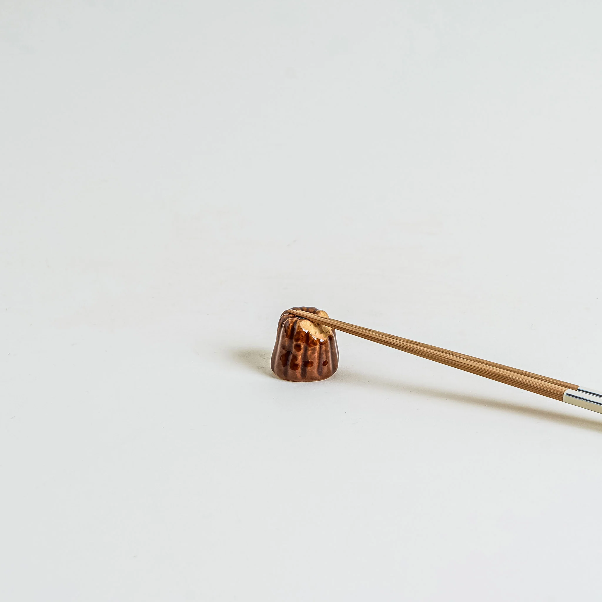 Bite Canelé Chopstick Rest - Image 2