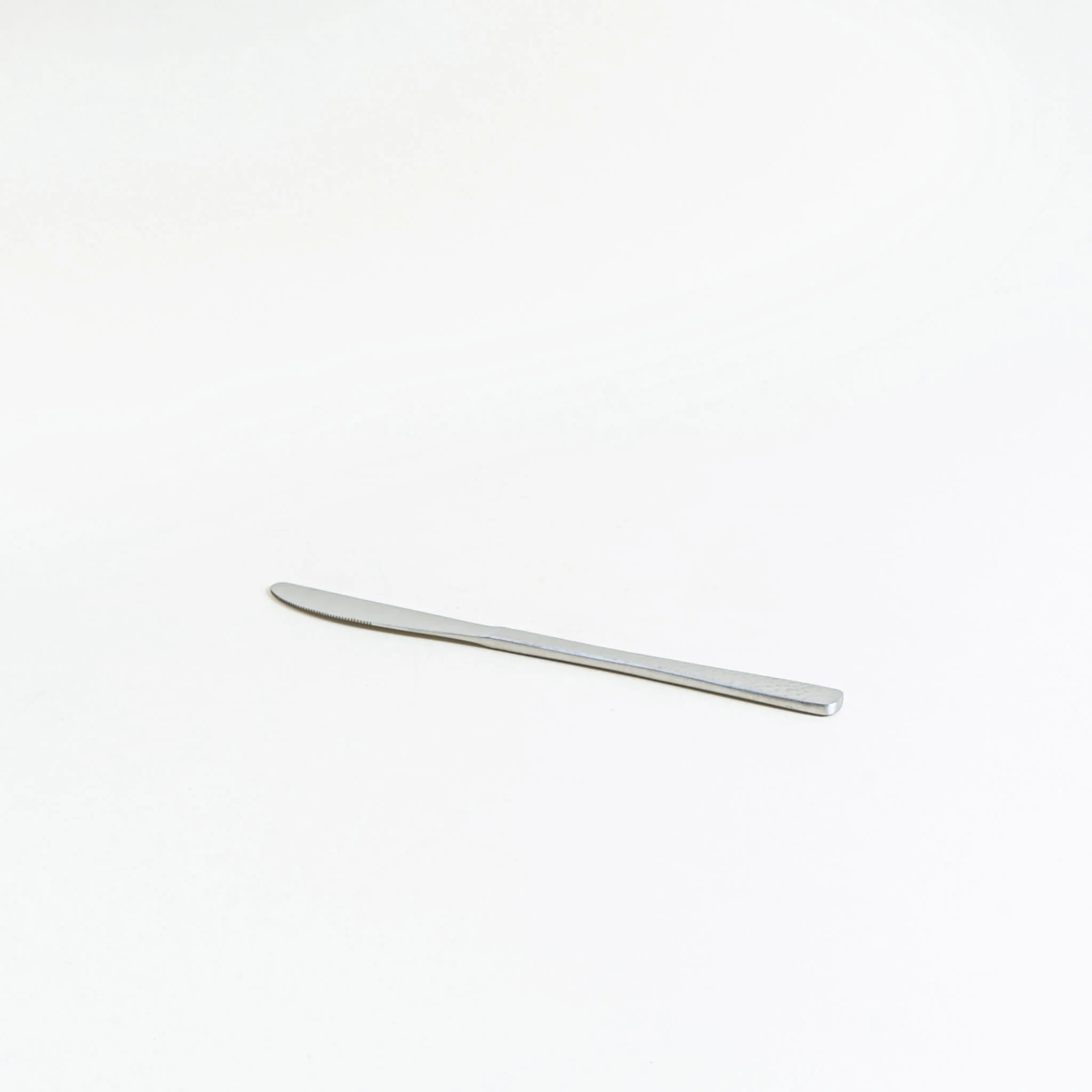 A9 Japanese Hammered Dinner Knife - Image 2