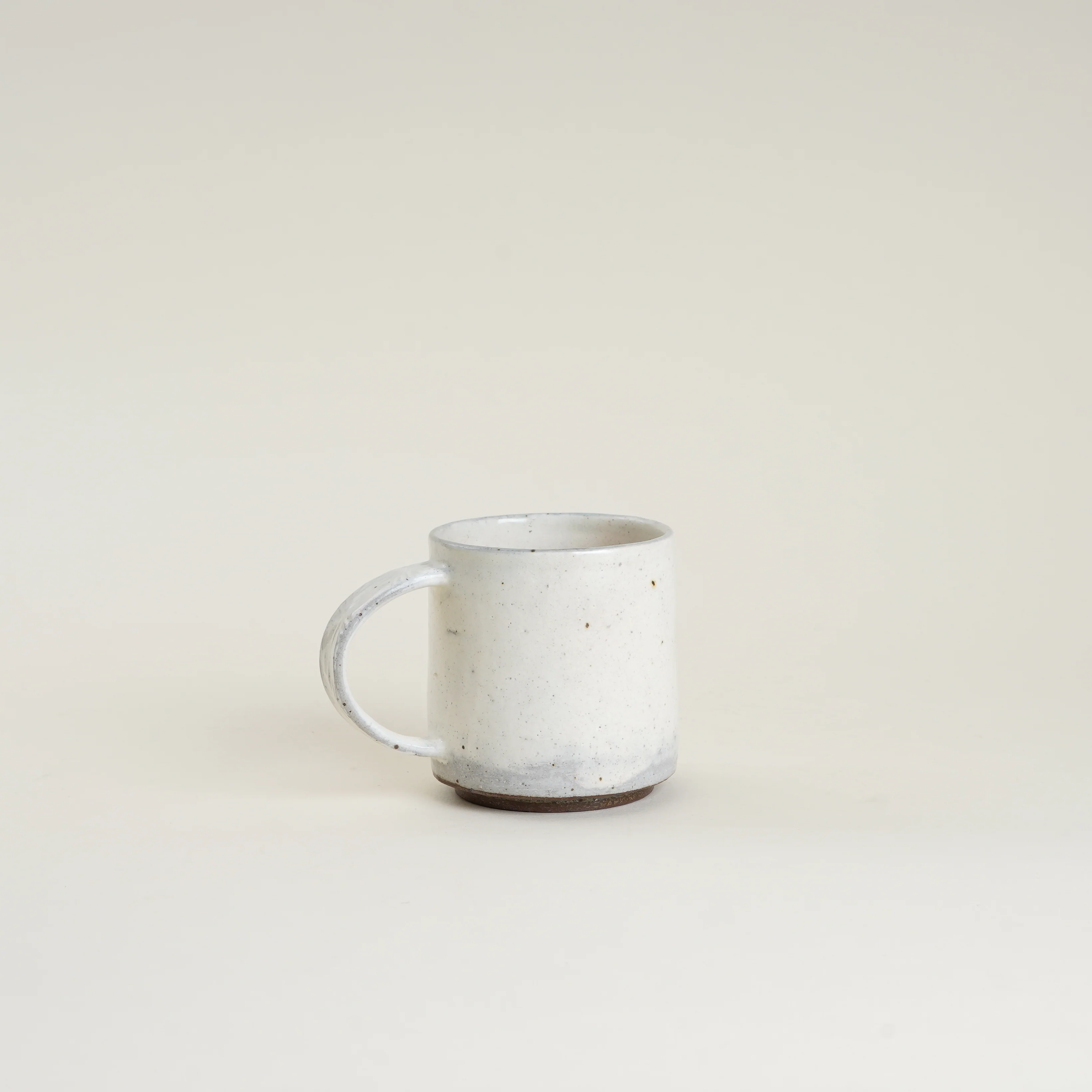 Jang Hun Seong White Slip Covered Mug - Image 3