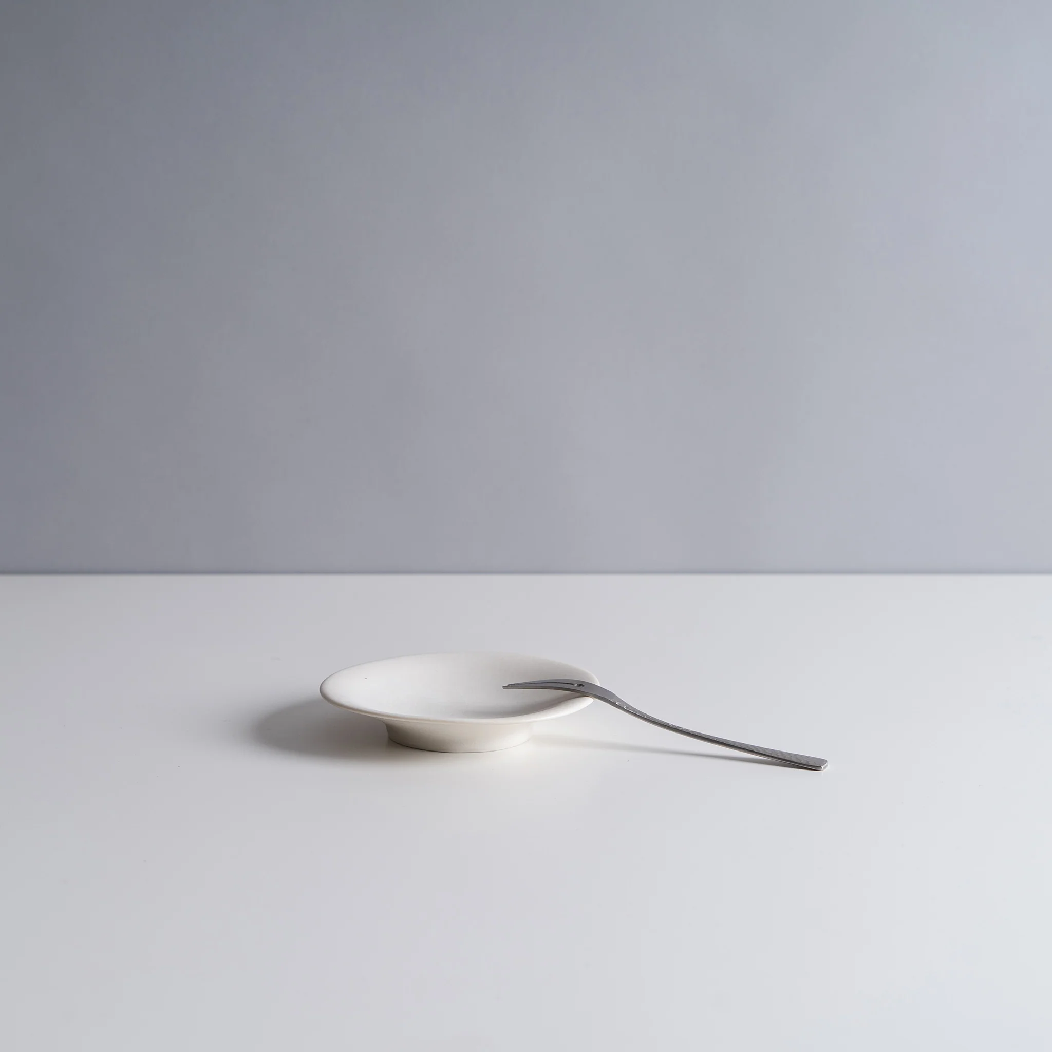 YUI Plate / Coaster in White - Image 3