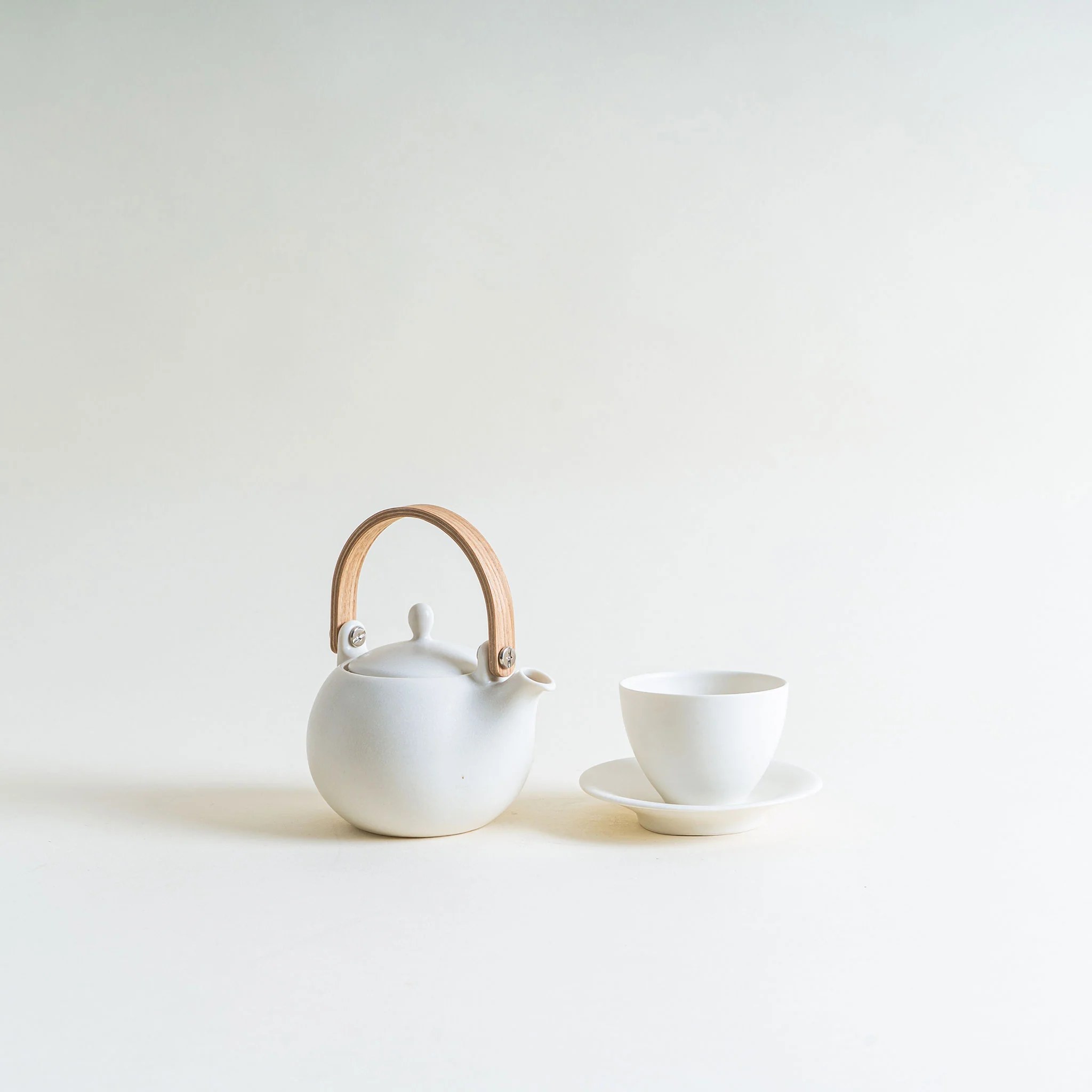 YUI Plate / Coaster in White - Image 4