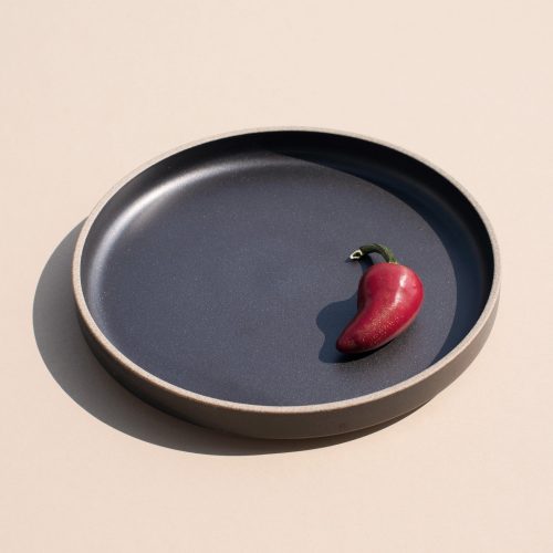 hasami porcelain plate black 7 inch mogutable 30b720c5 ff68 448b 81f0 b0f997c9078d