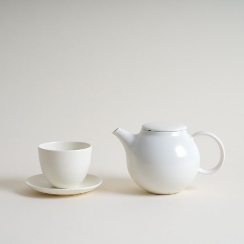 kinto pebble teapot teacup and saucer in white mogutable